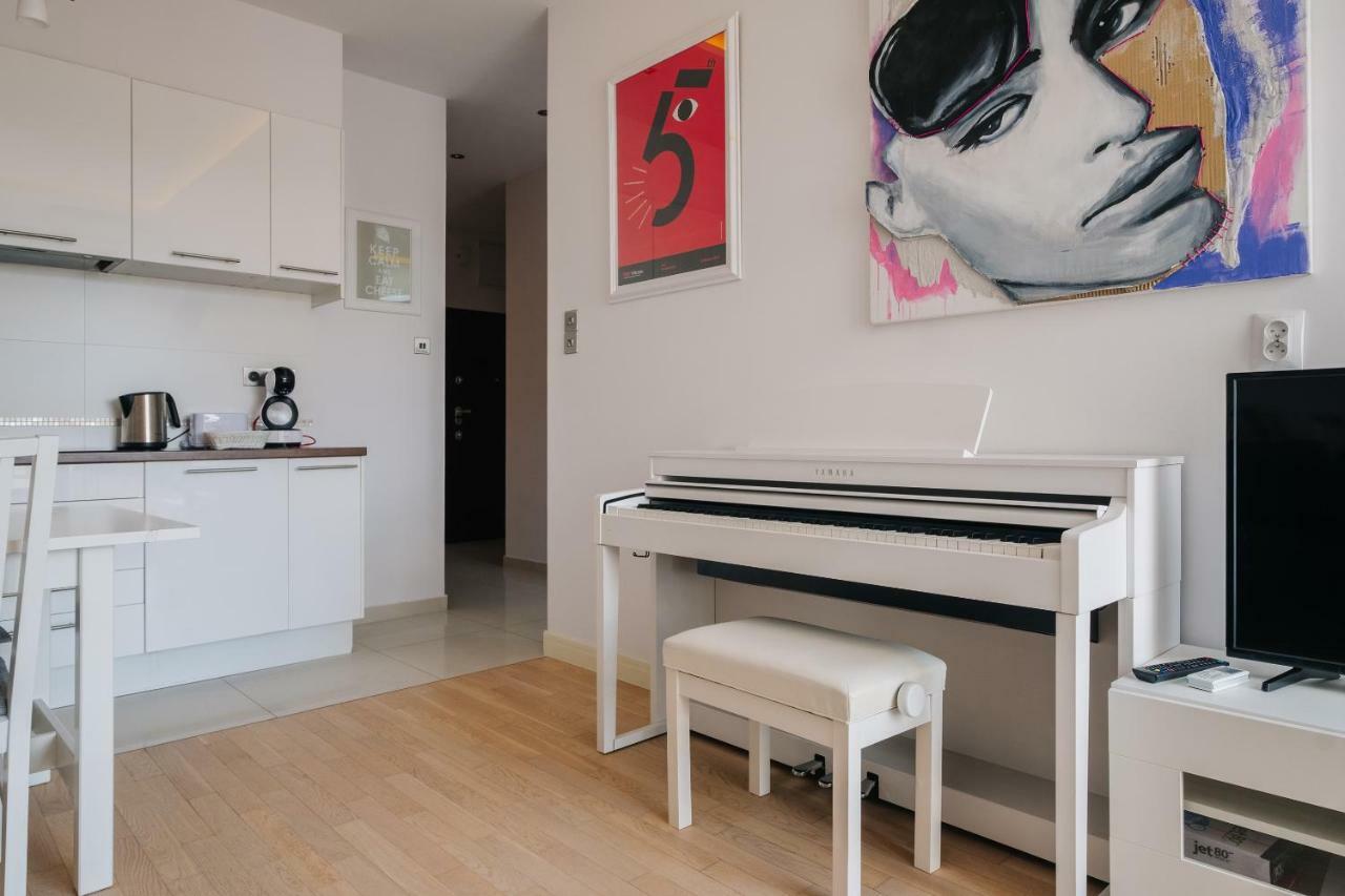 Apartment Modern Across The Ponds Warschau
