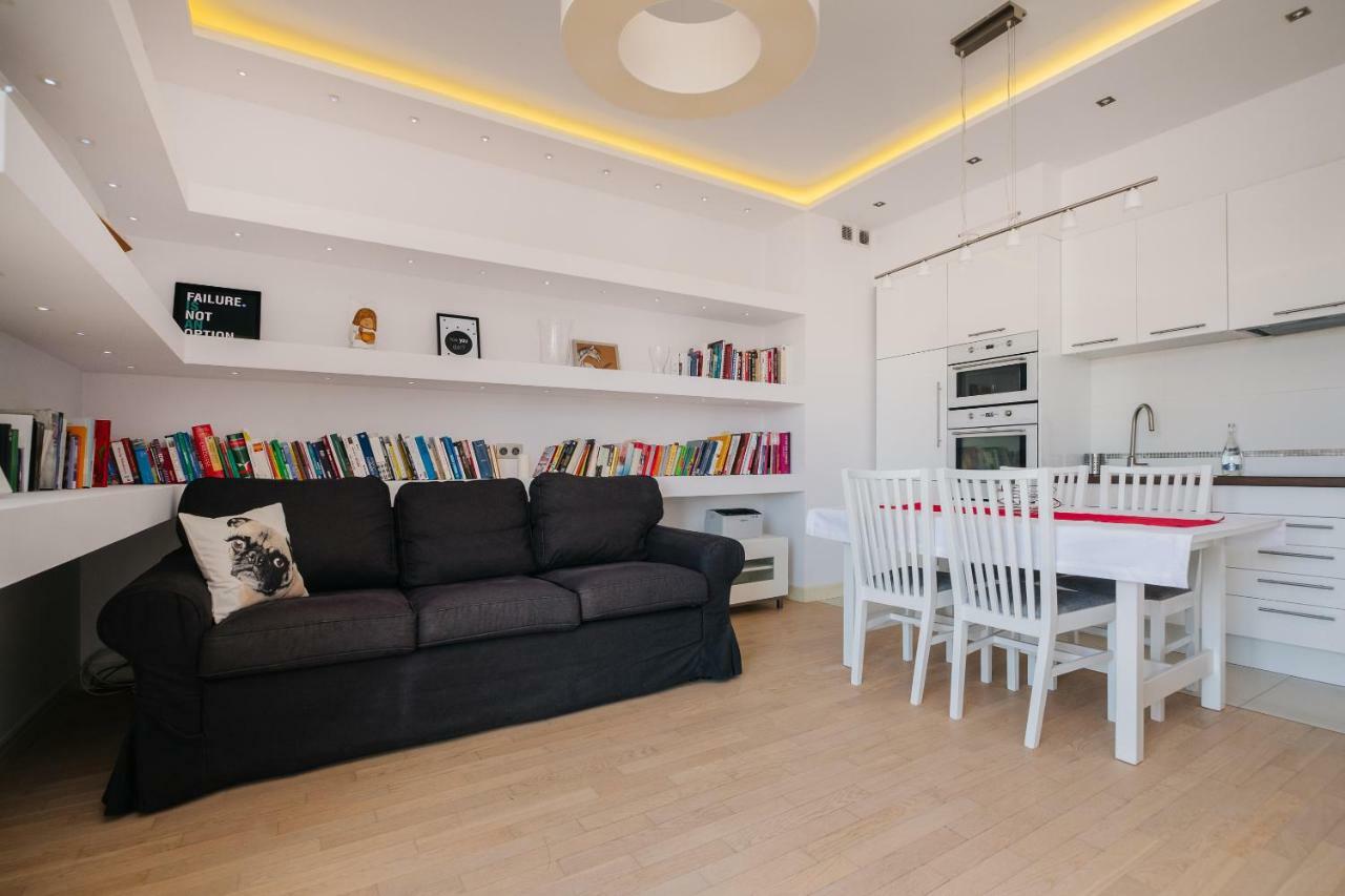 Apartment Modern Across The Ponds Warschau